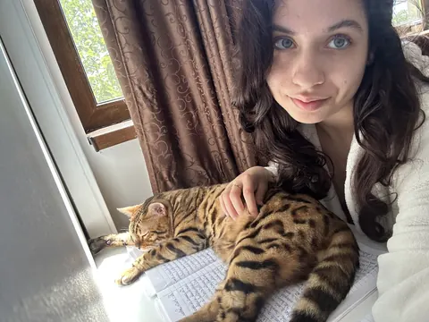 Evelina Sandu cu animale de companie 8